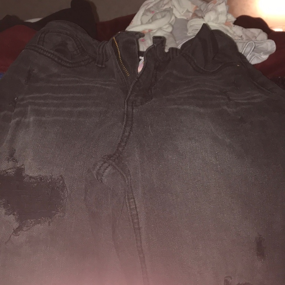 Distressed skinny jeans